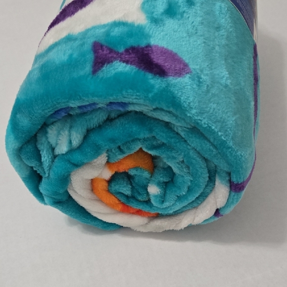 Disney Finding Dory Plush Throw Blanket 50 X 60 Inch - NWT - Picture 5 of 7